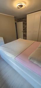 เตียงในห้องที่ Modern house