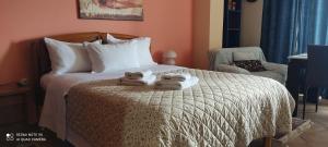 Cama ou camas em um quarto em Sofia's pottery house