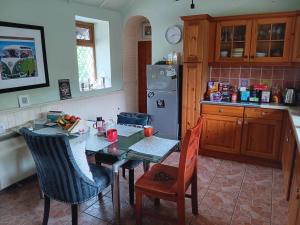 Kuchyň nebo kuchyňský kout v ubytování Aisling Cottage