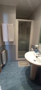 a bathroom with a sink and a shower at La Pérgola Internet Fibra Garage Calefacción TV in Bronchales