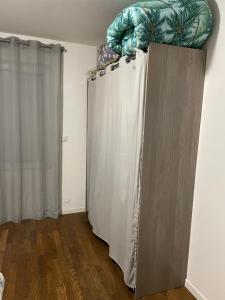 a room with a cabinet with a curtain at Maison in Ris-Orangis