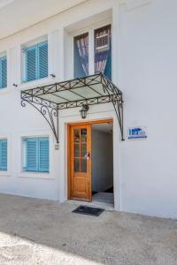 Afbeelding uit fotogalerij van Halaris Rooms in Ermoupoli