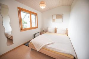 Postel nebo postele na pokoji v ubytování Chalet vue Alpes et lac