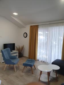 Televízia a/alebo spoločenská miestnosť v ubytovaní Happy House