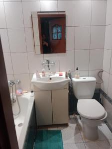 Ένα μπάνιο στο Apartament w Centrum blisko dworca i Rynku