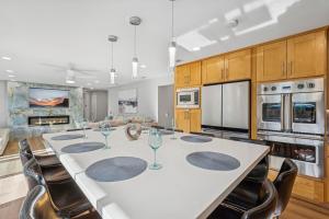 a large kitchen with a white table and chairs at NEW LUXURY ESTATE - Sleeps 22 - Saltwater Pool, Spa, Waterfall With Cave Grotto! in Vista