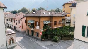 an overhead view of a city street with buildings at Hotel Ristorante San Giuseppe in Cernobbio +152 photos