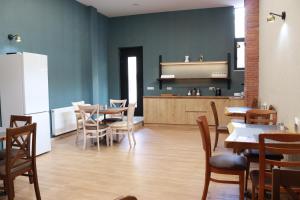 Kuhinja oz. manjša kuhinja v nastanitvi Hotel 717 Kazbegi
