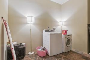 Gallery image of Two bedroom condo with steam sauna and billiards in Boulder