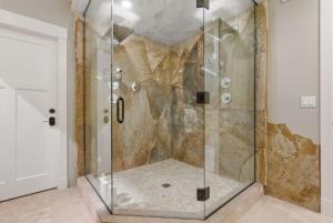Gallery image of Two bedroom condo with steam sauna and billiards in Boulder +44 photos