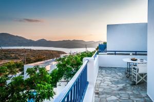 Φωτογραφία από το άλμπουμ του Nearchos House στην Πλάκα Μήλου