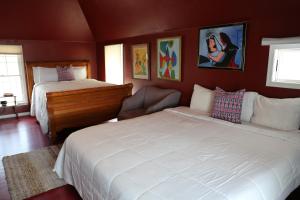 Gallery image of Tavern on the Bay Hotel - Albert Anastasia Suite in Somers Point