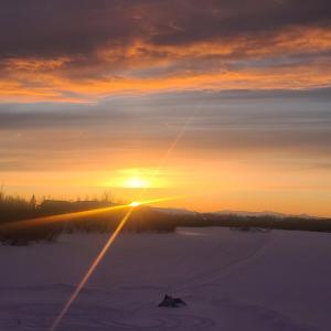 Photo de la galerie de l'établissement Bass Farm Twin Lakes Couples Dry Cabin, à Wasilla
