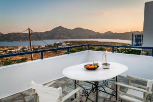 Φωτογραφία από το άλμπουμ του Nearchos House στην Πλάκα Μήλου