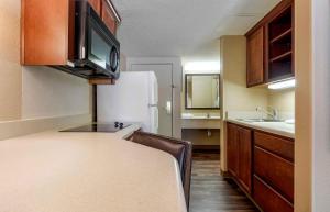 Kuchyň nebo kuchyňský kout v ubytování Extended Stay America Select Suites - Dallas - Richardson
