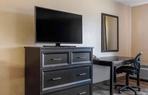 TV a/nebo společenská místnost v ubytování Extended Stay America Select Suites - Dallas - Richardson