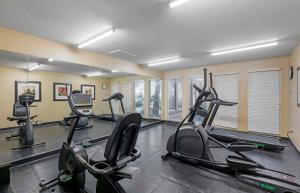 Fitness centrum a/nebo fitness zařízení v ubytování Extended Stay America Select Suites - Dallas - Richardson