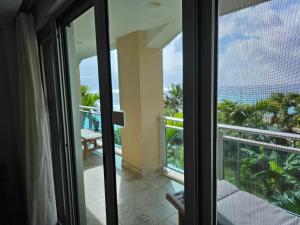 Balkon oz. terasa v nastanitvi The Cliff Sint Maarten Heaven