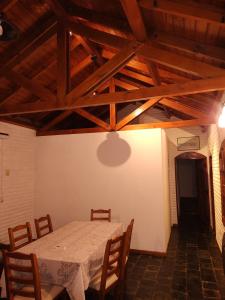 a dining room with a table and chairs and wooden ceilings at Cabaña Lodge Araucaria ll in Eduardo Castex