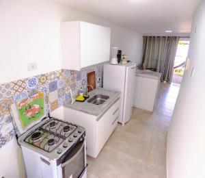 Nhà bếp/bếp nhỏ tại Condomínio village mediterrâneo