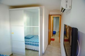 Giường trong phòng chung tại Condomínio village mediterrâneo +10 ảnh