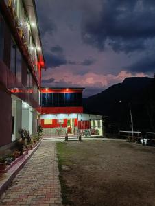 Nespecifikovaný výhled na hory nebo výhled na hory při pohledu z hotelu