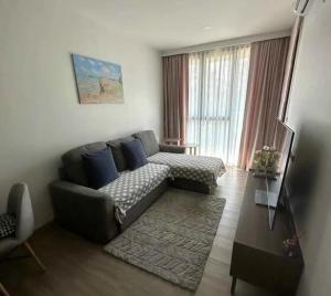 Μια τηλεόραση ή/και κέντρο ψυχαγωγίας στο Аппартаменты Sky Park Laguna Phuket