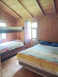 Giường trong phòng chung tại Casa Cucuya