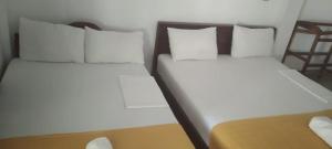 Postel nebo postele na pokoji v ubytování Wanni holiday resort & yala safari + 28 fotografií