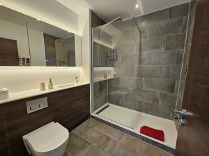 Ένα μπάνιο στο New-Build 2 Bedroom Apartment +14 φωτογραφίες
