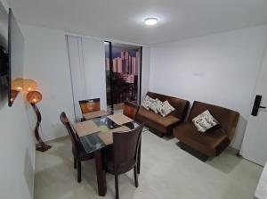 a living room with a couch and a table at Apto cerca a Foscal, Ardila Lülle y HIC in Floridablanca