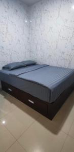 a bed in a room with a blue mattress at Hotel Sudut Tidur in Stasiun Tawang