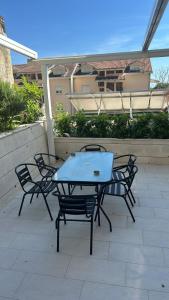 a table and four chairs sitting on a patio at Jednosoban stan Milinic in Herceg-Novi
