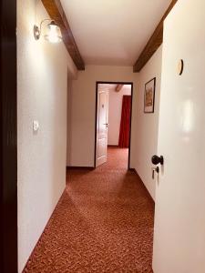 Gallery image of PASTRAVARIA ALINA in Sîrbi