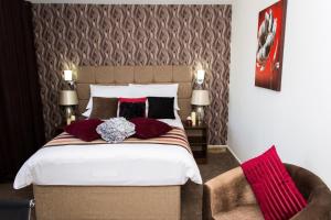 Ένα ή περισσότερα κρεβάτια σε δωμάτιο στο Trivelles Mayfair,stockport