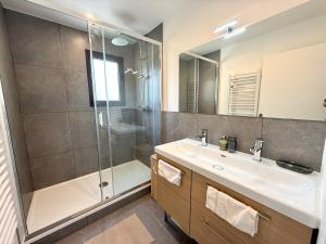 Fotografie z fotogalerie ubytování Appartement spacieux, moderne, vue mer proche plage et centre-ville v destinaci Bastia