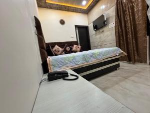 TV a/nebo společenská místnost v ubytování The Kwality Residency