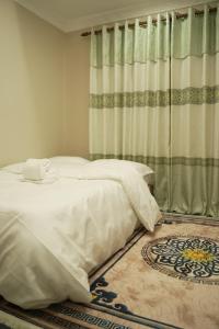 Ένα ή περισσότερα κρεβάτια σε δωμάτιο στο 2 BHK Apartment Homestay in Kathmandu