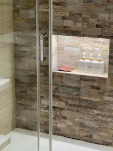 A bathroom at Modern Mini Loft apartment Roma Még 21 kép