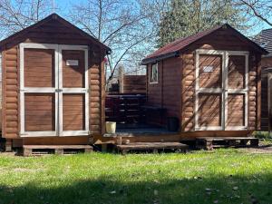Gallery image of WaldCamp mit einfachen und zweckmässigen Hütten und Caravans Natur Pur in Cottbus