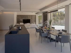 TV a/nebo společenská místnost v ubytování villa degli ulivi salento design resort