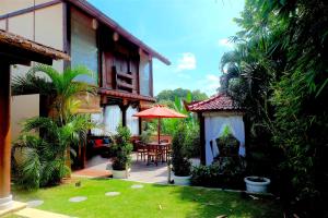 Κήπος έξω από το Villa Pilou Boutique Hotel