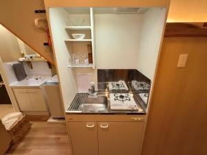 TOKYO SKYTREE HOUSE-Multiple room stylesにあるキッチンまたは簡易キッチン