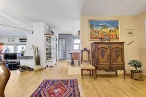 Posezení v ubytování Atmospheric house on riverbank