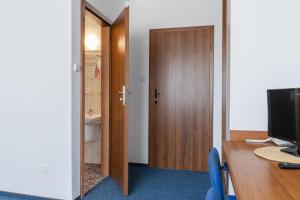Telewizja i/lub zestaw kina domowego w obiekcie La Residence Kasandra