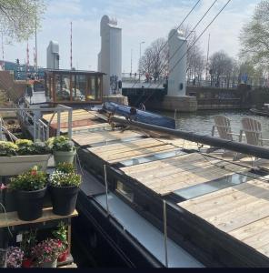 Afbeelding uit fotogalerij van Houseboat Reussi in Amsterdam