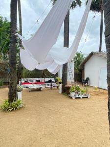 Aed väljaspool majutusasutust Bliss Cabana