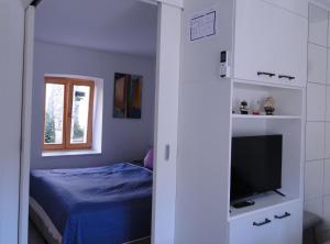 Postel nebo postele na pokoji v ubytování Heritage 4-Stars Studio Apartment Fox Pitve Hvar