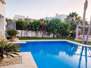 Πισίνα στο ή κοντά στο Hacienda White 6 Bedroom Villa