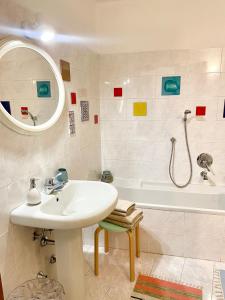 Koupelna v ubytování Casa Curiè 17 in borgo storico + 28 fotografií